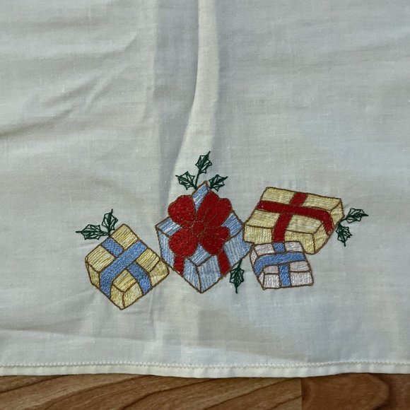 Vintage Tablecloth Linen Jabara Christmas Tree Holiday Embroidered & 8 napkins - Picture 11 of 11